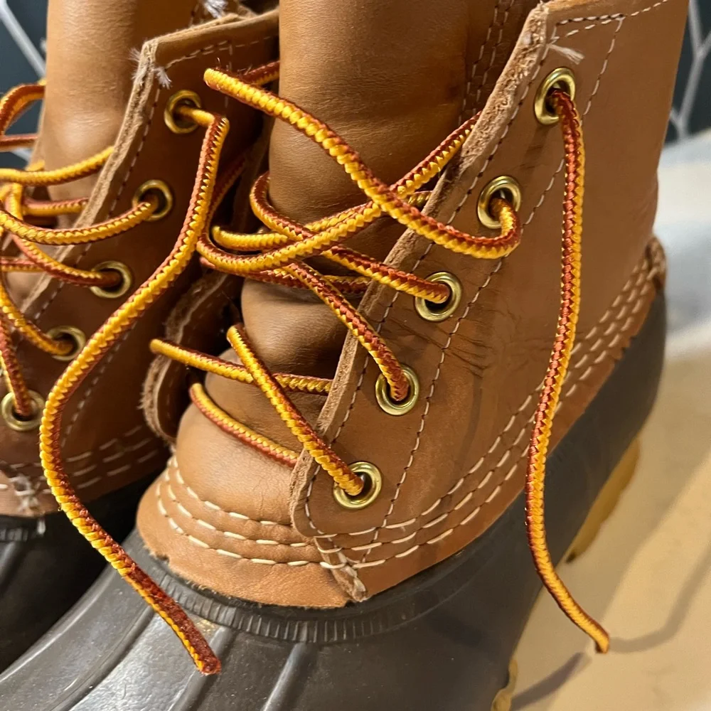 L.L.Bean kids Bean boots 8 inches insulated like new condition size 5 M - Picture 2 of 11